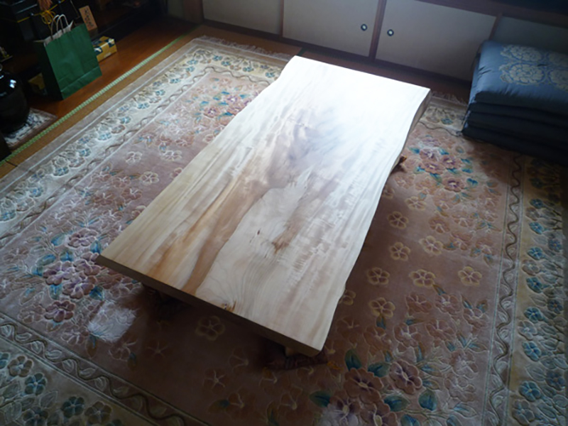 一枚板　栃の座卓テーブル
