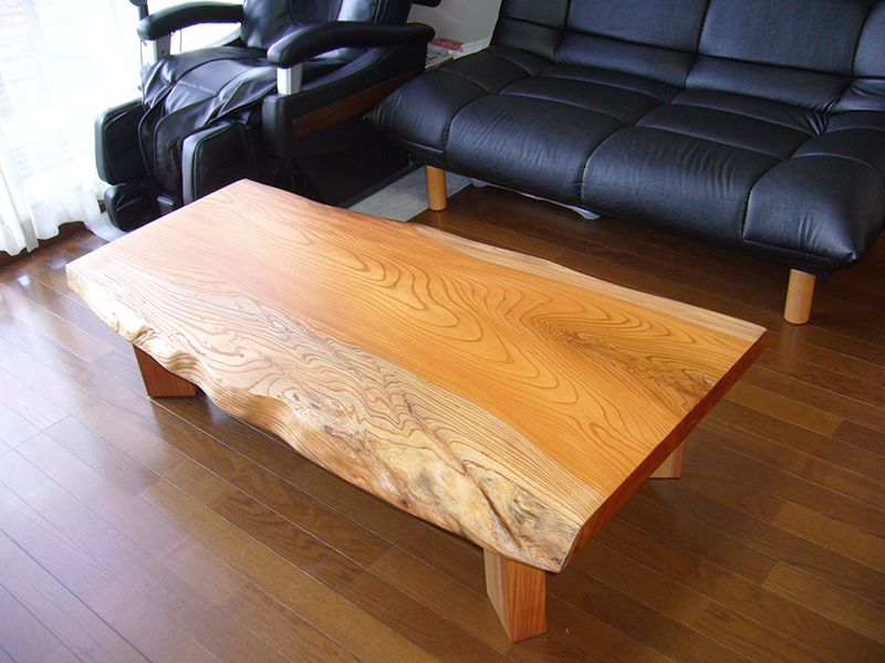 一枚板　欅のリビングテーブル