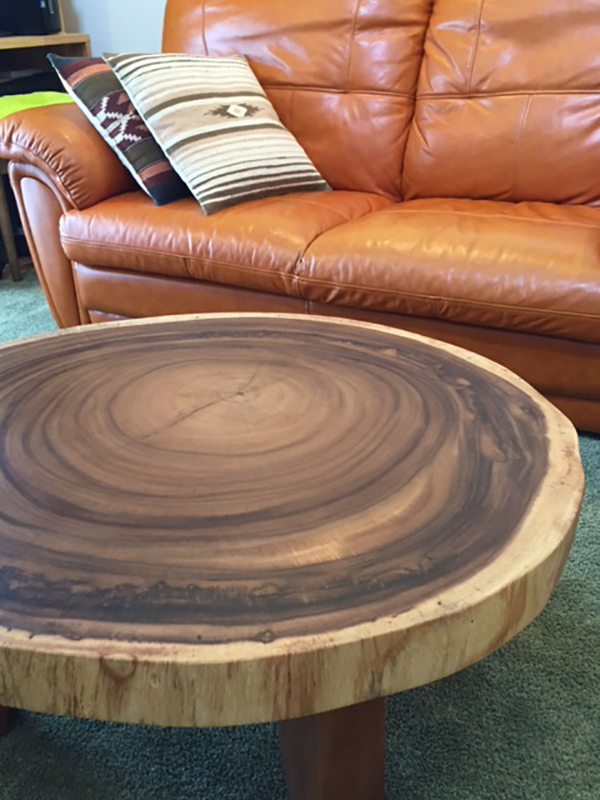 一枚板モンキーポッドテーブルと輪切りテーブル | 天然木家具 納入実例 