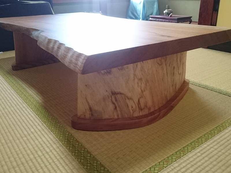 『一枚板テーブル 欅』 | 天然木家具 納入実例紹介 | 天然木の一枚板・家具 専門店〈天然木ギャラリー〉