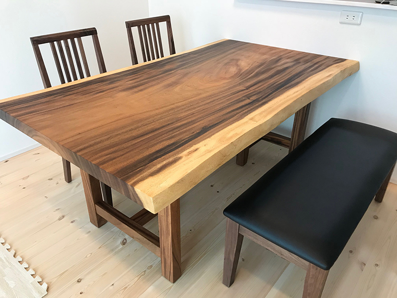 一枚板モンキーポッドのダイニングテーブル』 | 天然木家具 納入実例 