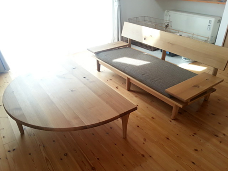 ソファ－　半円テーブル