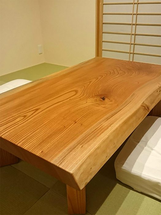 『欅の一枚板テーブル』 | 天然木家具 納入実例紹介 | 天然木の一枚板・家具 専門店〈天然木ギャラリー〉