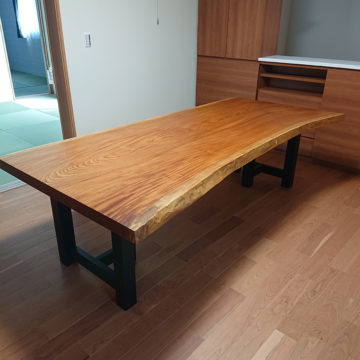 一枚板　欅のダイニングテーブル
