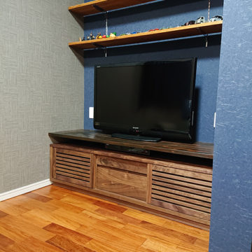 ウォールナットのテレビボード