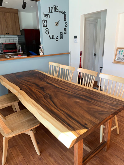 『一枚板モンキーポッドダイニングテーブル』 天然木家具 納入実例紹介 天然木 一枚板・家具なら〈天然木ギャラリー〉