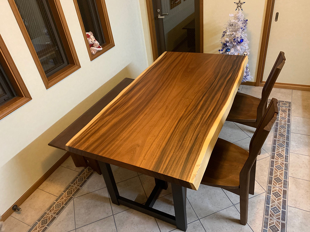 『一枚板モンキーポッドダイニングテーブルセット』 天然木家具 納入実例紹介 天然木 一枚板・家具なら〈天然木ギャラリー〉