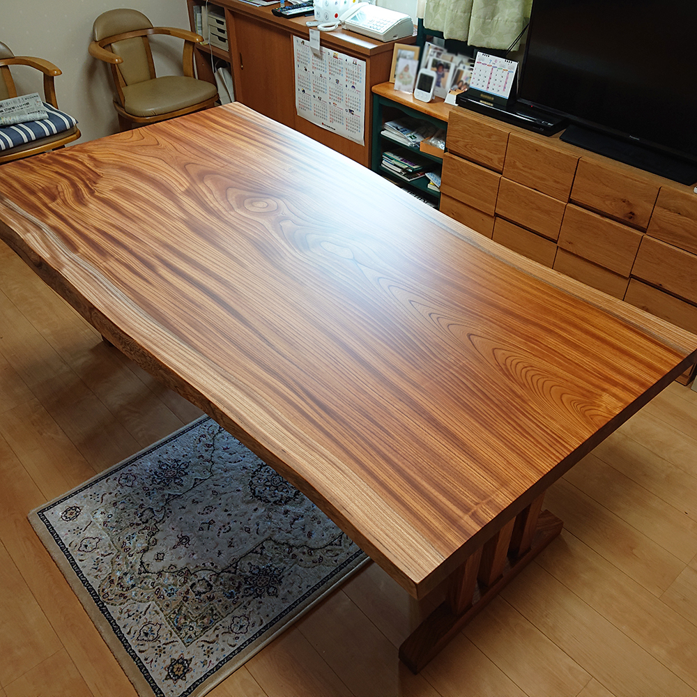 『欅の一枚板ダイニングテーブル1900』 | 天然木家具 納入実例紹介 | 天然木の一枚板・家具 専門店〈天然木ギャラリー〉