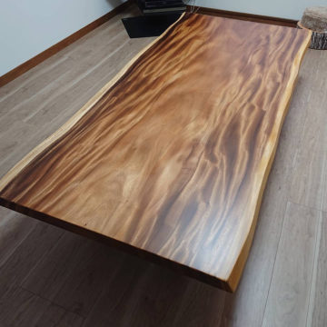 モンキーポッドの一枚板テーブル