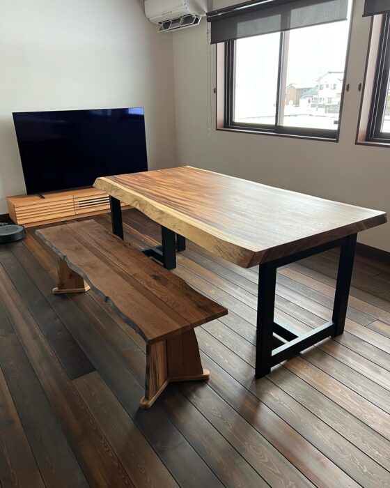 一枚板ダイニングテーブルセット　モンキーポッド