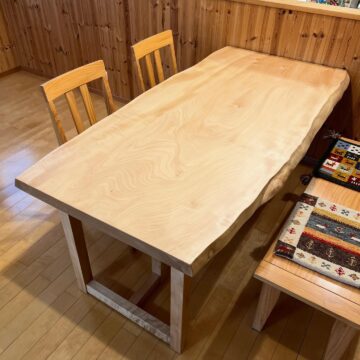 栃の一枚板ダイニングテーブル